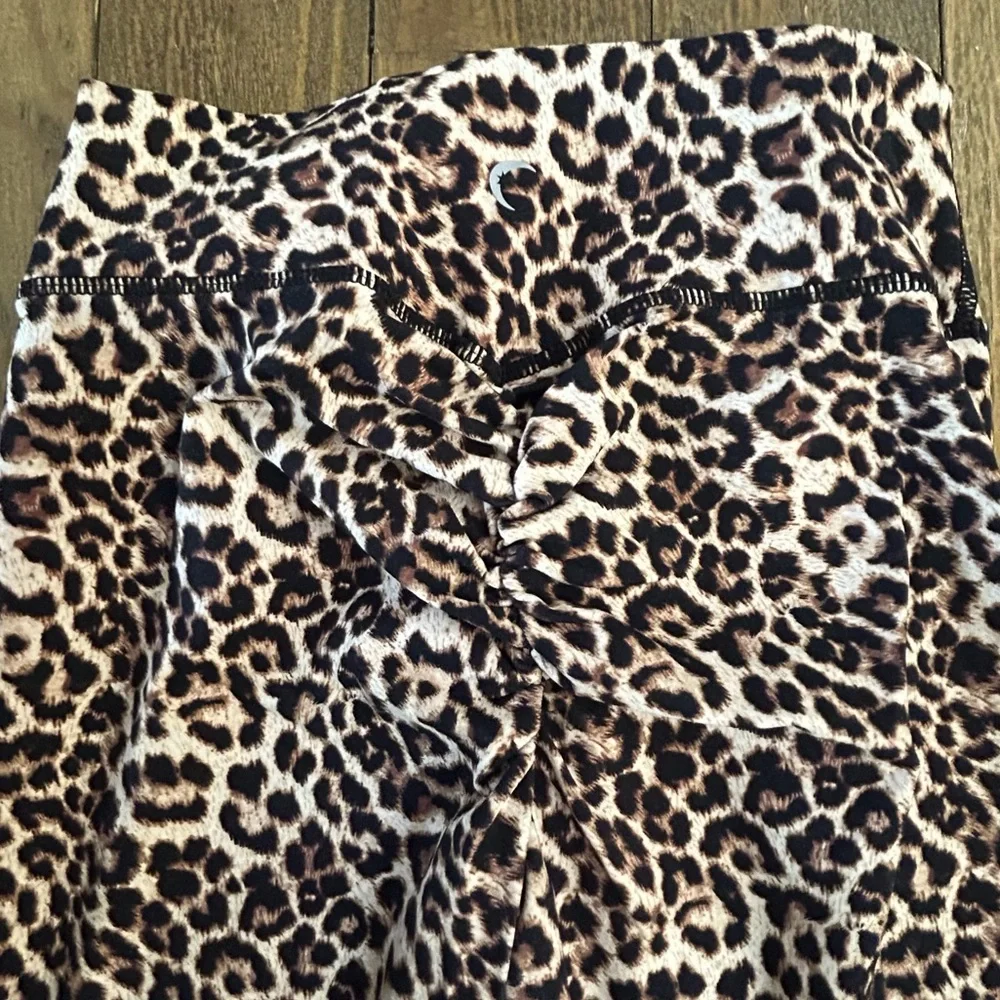 BUNDLE OF 3 ZYIA White Sports Bra Gray compression and leopard print leggings - Picture 15 of 15